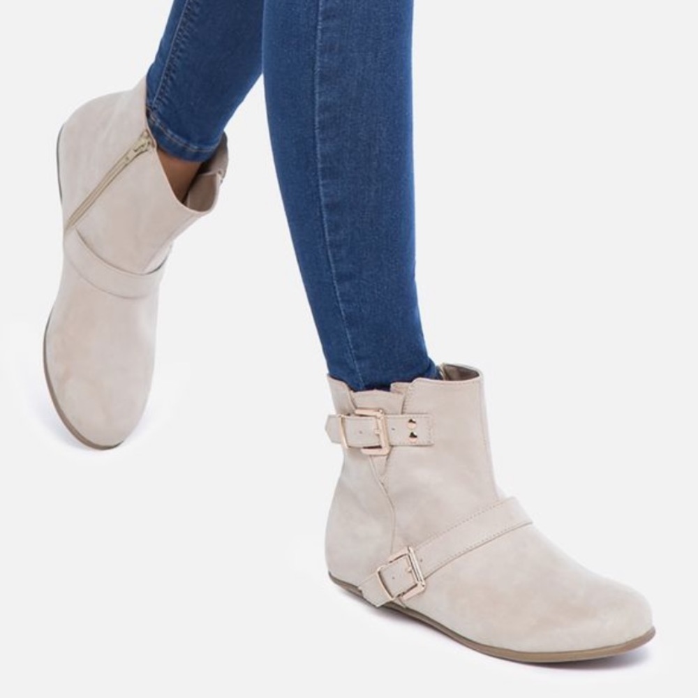 SHOEDAZZLE taupe Sayde bootie NWOT size 8
